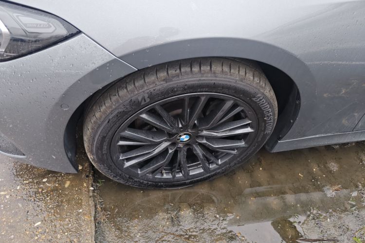 宝马3系 2023款 330i M运动曜夜套装车身外观6007