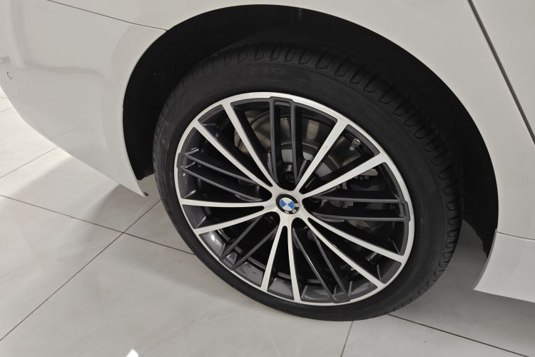 宝马5系 2023款 530Li 领先型 M运动套装车身外观6008