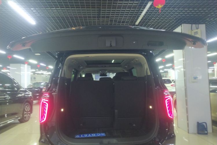 红旗HQ9 2023款 2.0T 智联旗享版机舱底盘23