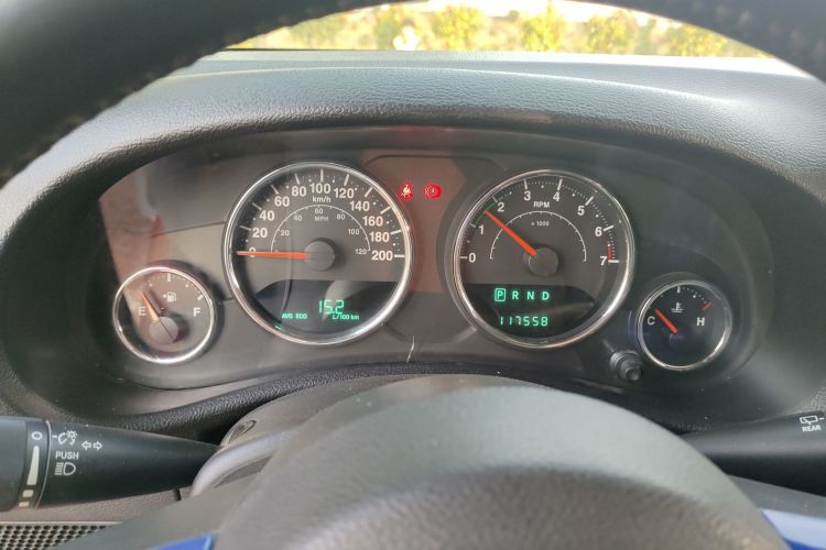 Jeep 牧马人 2014款 3.0L Sahara 四门版中控内饰14