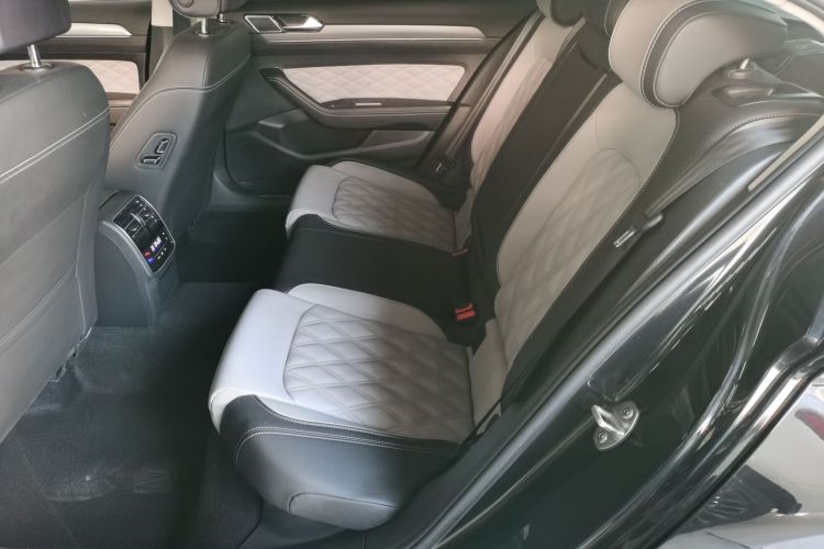 大众 迈腾 2023款 200万辆纪念版 330TSI DSG领先型中控内饰21