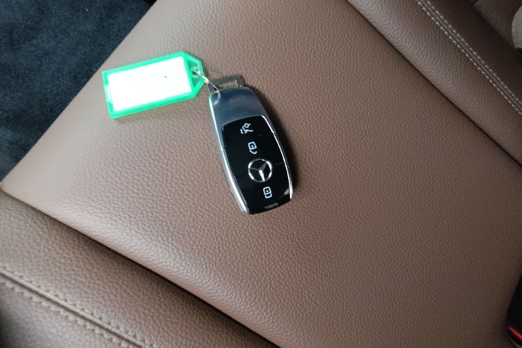 奔驰E级 2021款 E 300 L 运动豪华型中控内饰7001