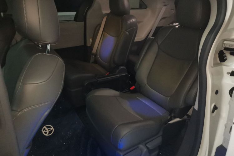 丰田 赛那SIENNA 2023款 2.5L混动 舒适版中控内饰21