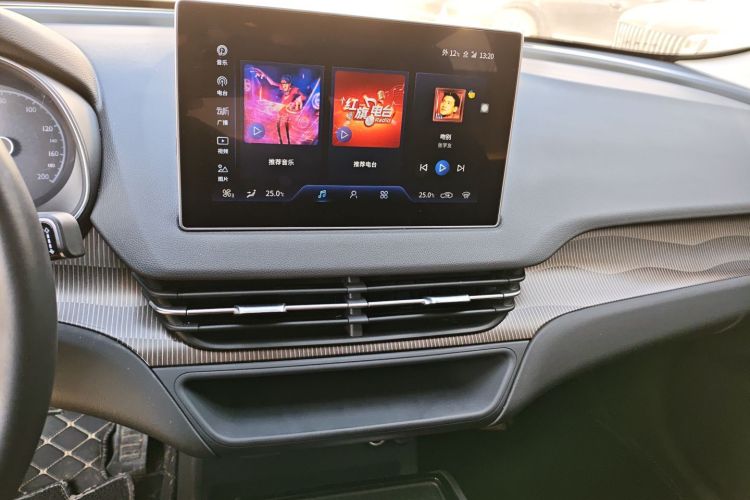 红旗E-QM5 2023款 改款 基础出行版中控内饰16