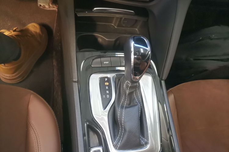 别克 君威 2019款 20T 豪华型 国VI中控内饰18