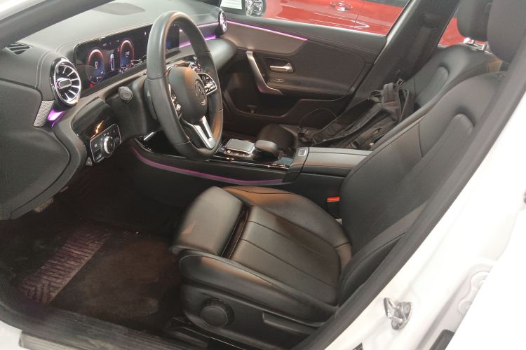 奔驰A级 2020款 改款二 A 180 L 运动轿车中控内饰19