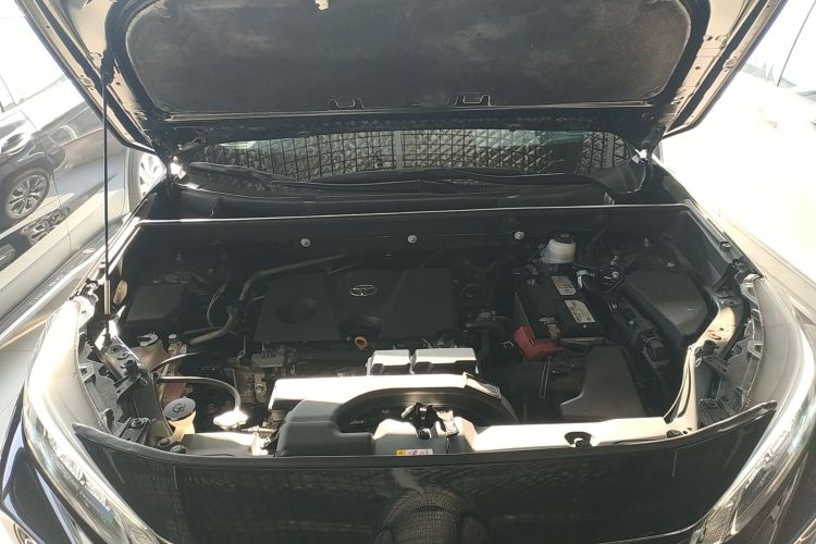 丰田 威兰达 2022款 2.0L CVT两驱豪华PLUS版机舱底盘24