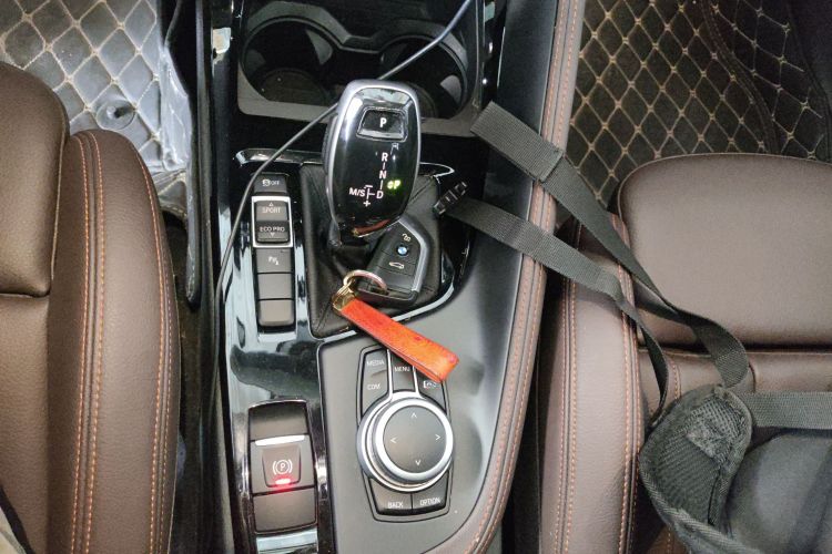 宝马X2 2021款 改款 sDrive25i 曜夜版局部细节18