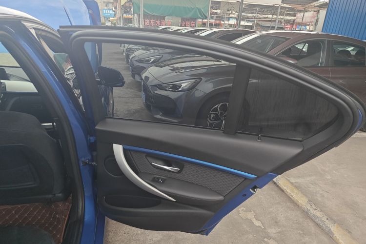 宝马3系 2018款 320i M运动套装中控内饰45