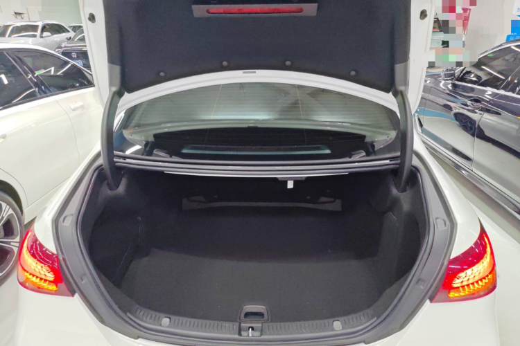 奔驰E级(进口) 2023款 E 260 时尚型运动版局部细节23