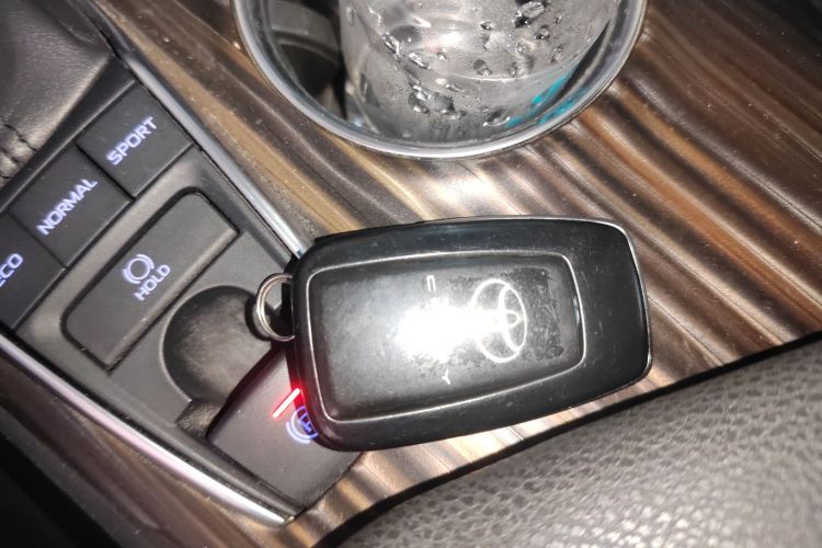 丰田 凯美瑞 2018款 2.5G 豪华版中控内饰7001