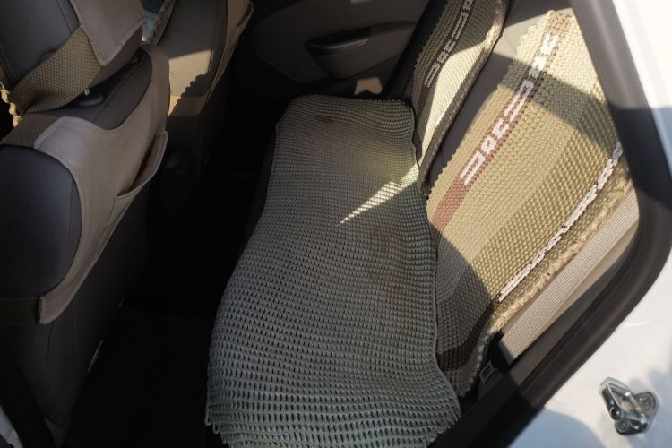 别克 英朗 2013款 XT 1.6L 自动时尚版中控内饰21