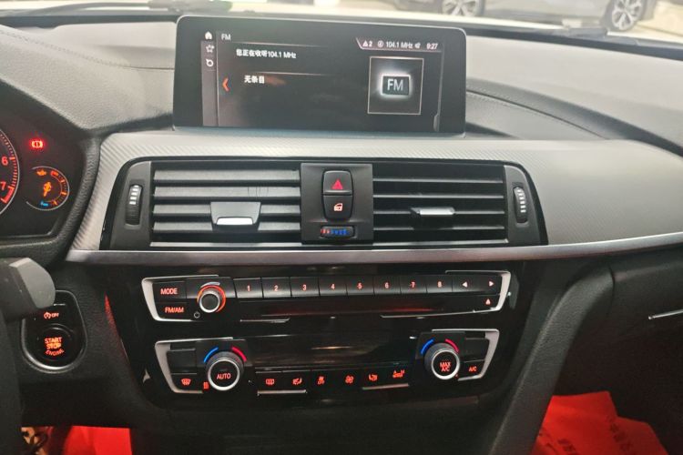 宝马3系 2019款 320i M运动曜夜版中控内饰16