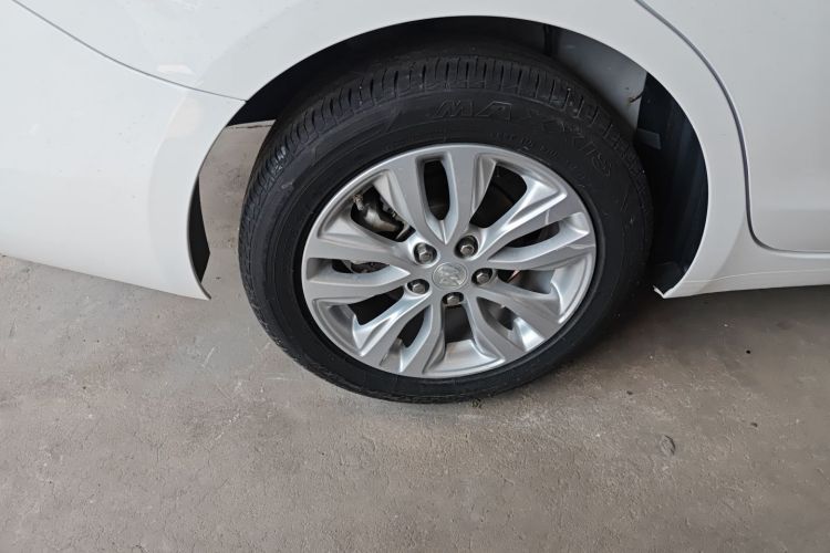 别克 英朗 2021款 改款 典范 1.5L 自动精英型车身外观56