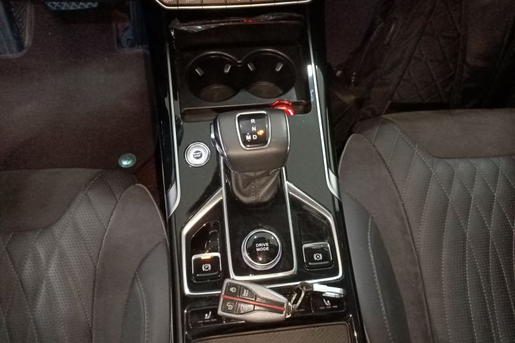 红旗HS5 2022款 改款 2.0T 智联旗享四驱版中控内饰18