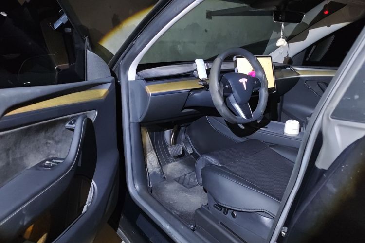 特斯拉 Model Y 2022款 改款 后轮驱动版中控内饰20