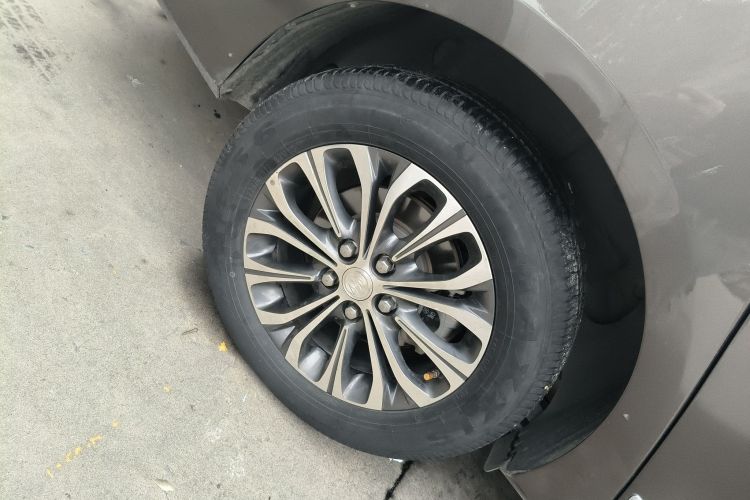 别克GL8 2022款 陆上公务舱 652T 豪华型车身外观6008