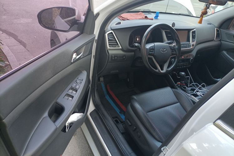 现代 途胜 2018款 1.6T 双离合两驱15周年特别版中控内饰20