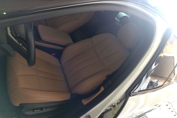 蔚来ES8 2022款 75kWh 六座版中控内饰19