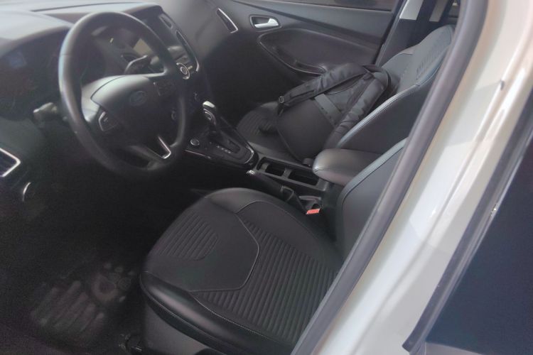 福特 福克斯 2018款 两厢经典 EcoBoost 125 自动超能风尚型智行版局部细节19