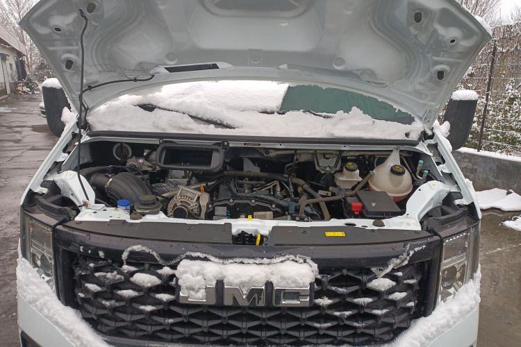 江铃福顺 2022款 2.0T 手动多功能乘用车中轴中高顶6-7座局部细节24