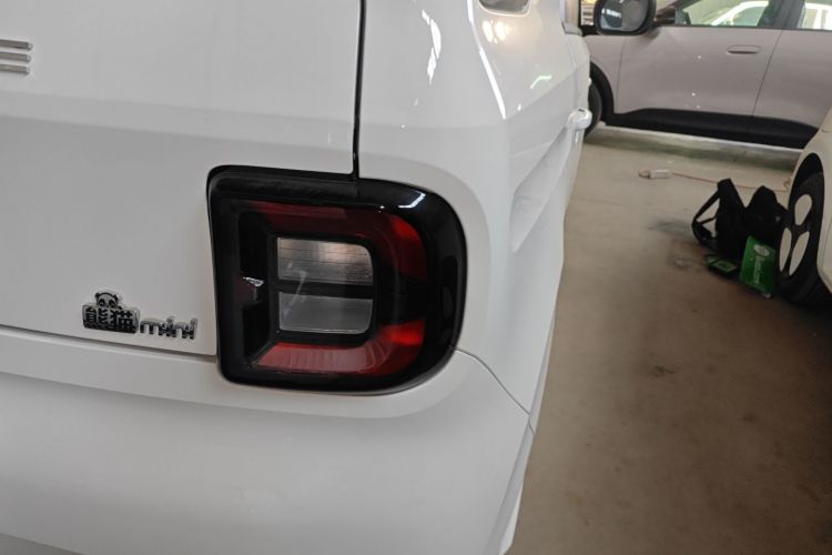 吉利银河 熊猫 2025款 210km 元气熊车身外观9