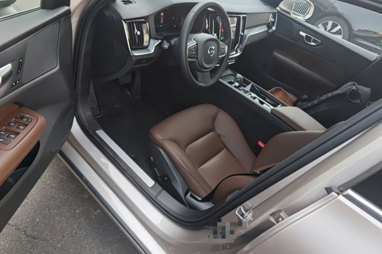 沃尔沃S60 2025款 B4 智逸豪华版中控内饰20