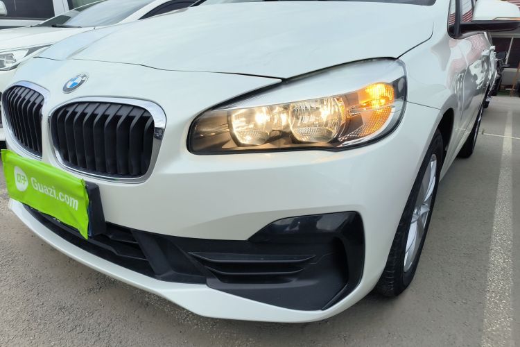 宝马2系旅行车 2019款 218i 时尚型车身外观36