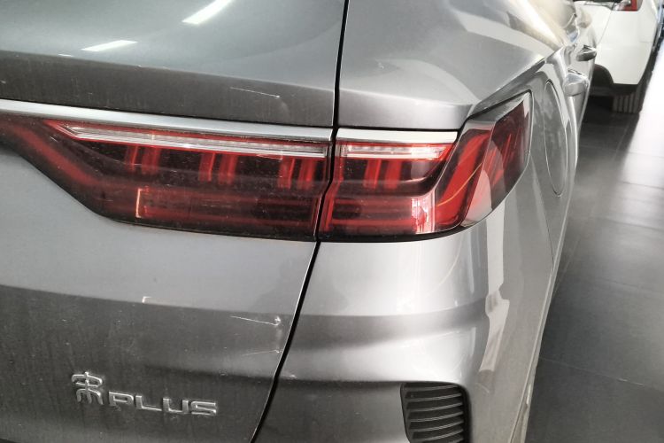 比亚迪 宋PLUS新能源 2021款 DM-i 51KM 尊荣型车身外观9