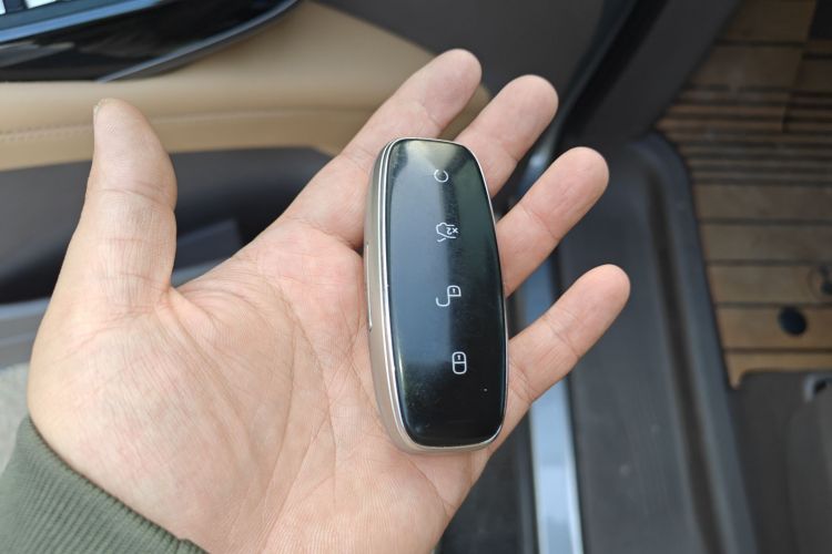 腾势D9 2022款 DM-i 945 豪华型中控内饰11