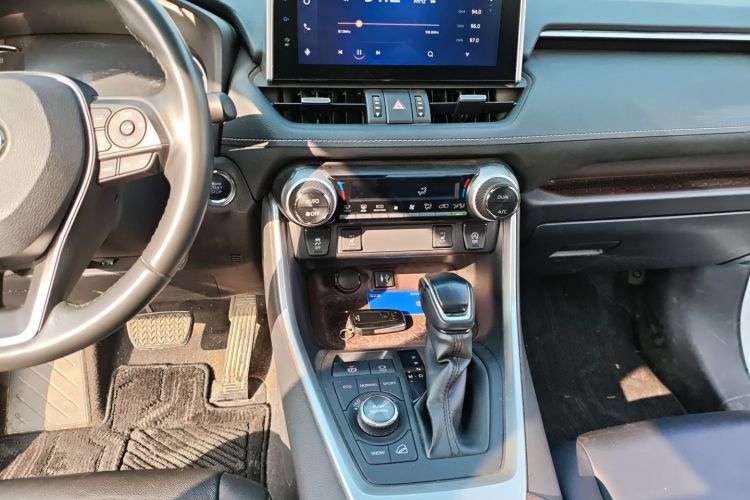 丰田 RAV4荣放 2021款 2.0L CVT四驱尊贵版中控内饰18