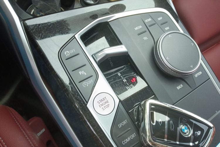 宝马3系 2024款 325Li M运动套装中控内饰18