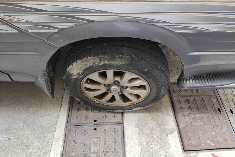 金龙 金威 2014款 2.5T玉柴创享型YC4FB90-P40C车身外观10