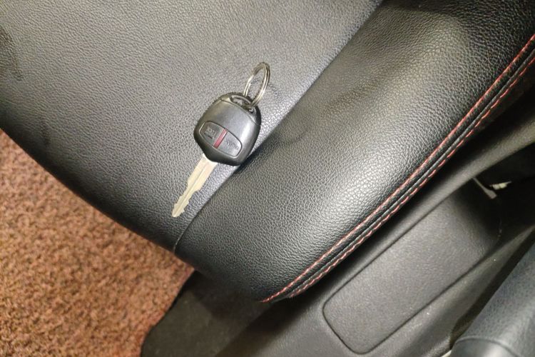 三菱 欧蓝德 2016款 2.0L 两驱风尚版 5座中控内饰7001