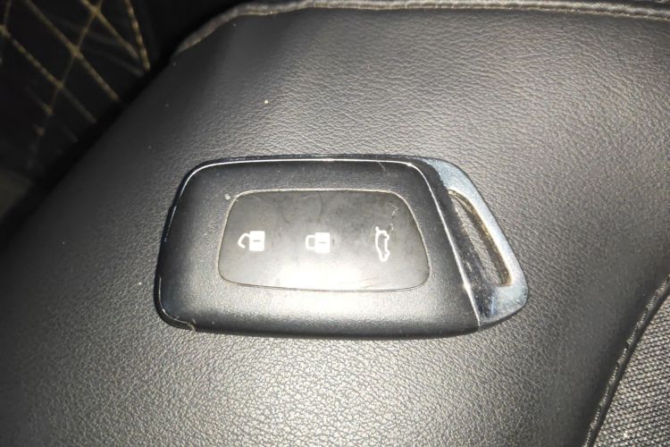 宝骏RC-5 2020款 RC-5W 1.5T CVT智耀豪华型中控内饰7001