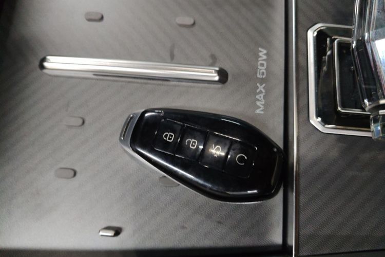 腾势Z9GT 2024款 1100四驱Ultra版中控内饰7001