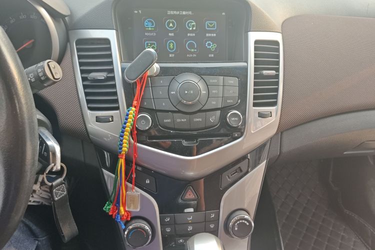 雪佛兰 科鲁兹 2013款 掀背 1.6L 自动豪华型中控内饰16