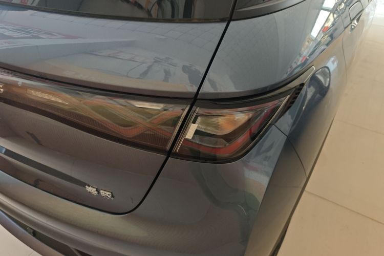 比亚迪 海豚 2025款 420km 自由版车身外观9