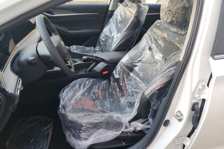 长安 逸动 2025款 PLUS 1.5L 手动豪华版中控内饰19