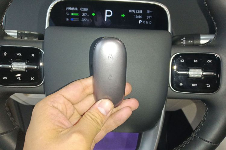 理想汽车 理想L8 2024款 Ultra中控内饰7001