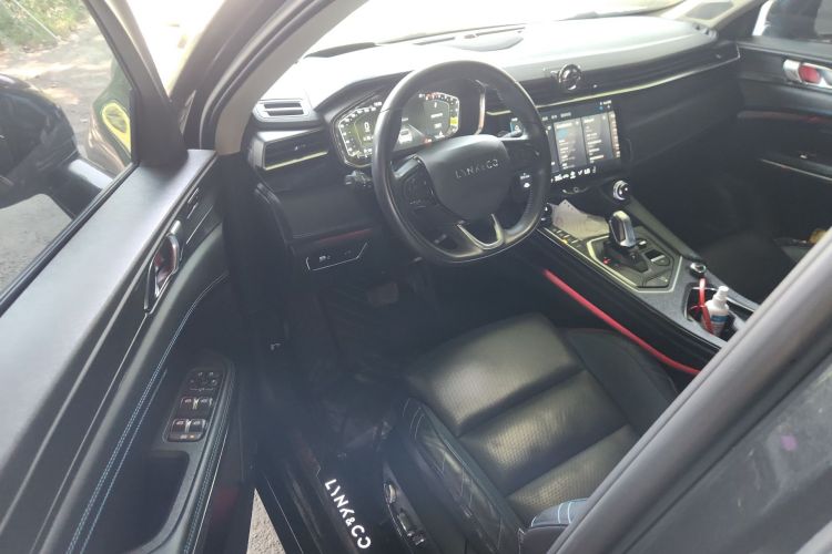 领克05 2022款 2.0TD 两驱耀Halo中控内饰20