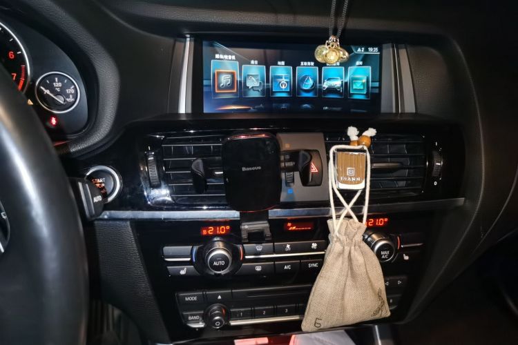 宝马X4 2016款 xDrive20i M运动型中控内饰16