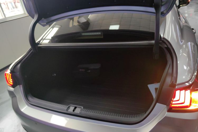 雷克萨斯ES 2022款 200 卓越版机舱底盘23