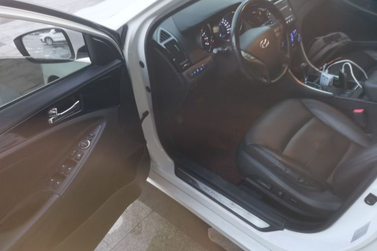 现代 索纳塔 2014款 2.0L 自动尊贵版中控内饰20