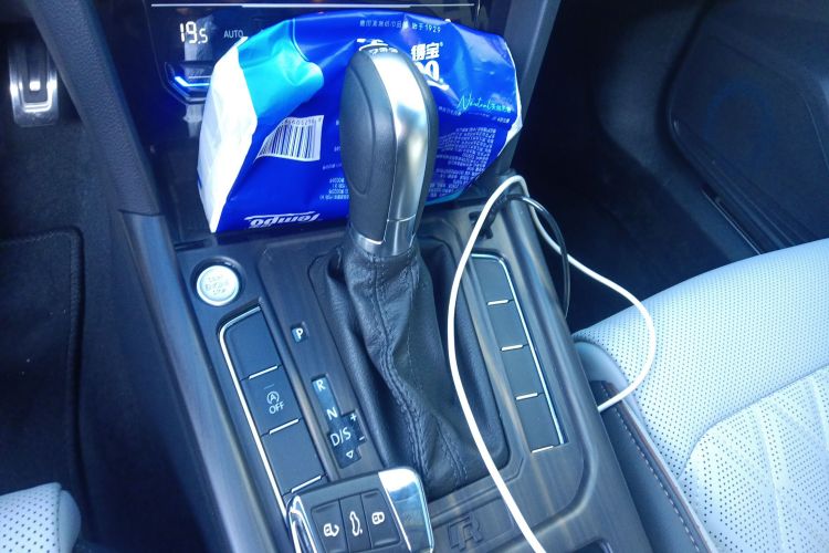 大众 迈腾 2023款 200万辆纪念版 330TSI DSG豪华型中控内饰18