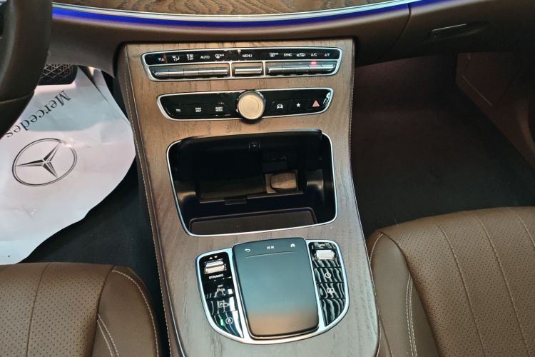 奔驰E级 2023款 E 300 L 豪华型中控内饰18