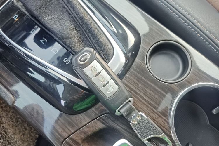 广汽传祺 传祺GS5 Super 2016款 1.8T 自动两驱周年纪念版中控内饰11