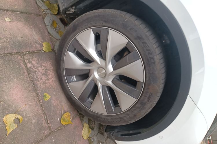 特斯拉 Model Y 2022款 改款 后轮驱动版车身外观10