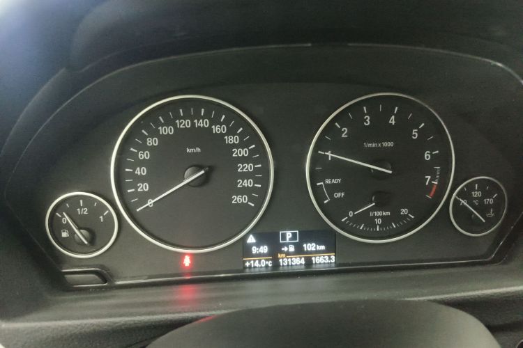 宝马3系 2017款 318i 时尚型局部细节14