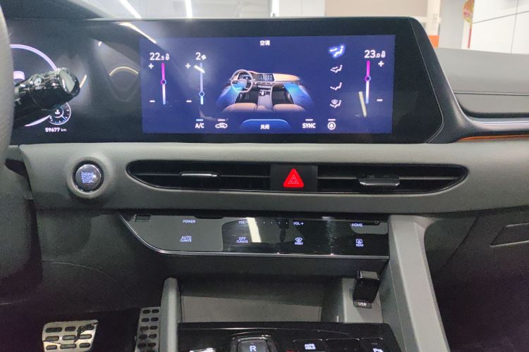 现代 索纳塔 2022款 380TGDi 自动20周年纪念款中控内饰16